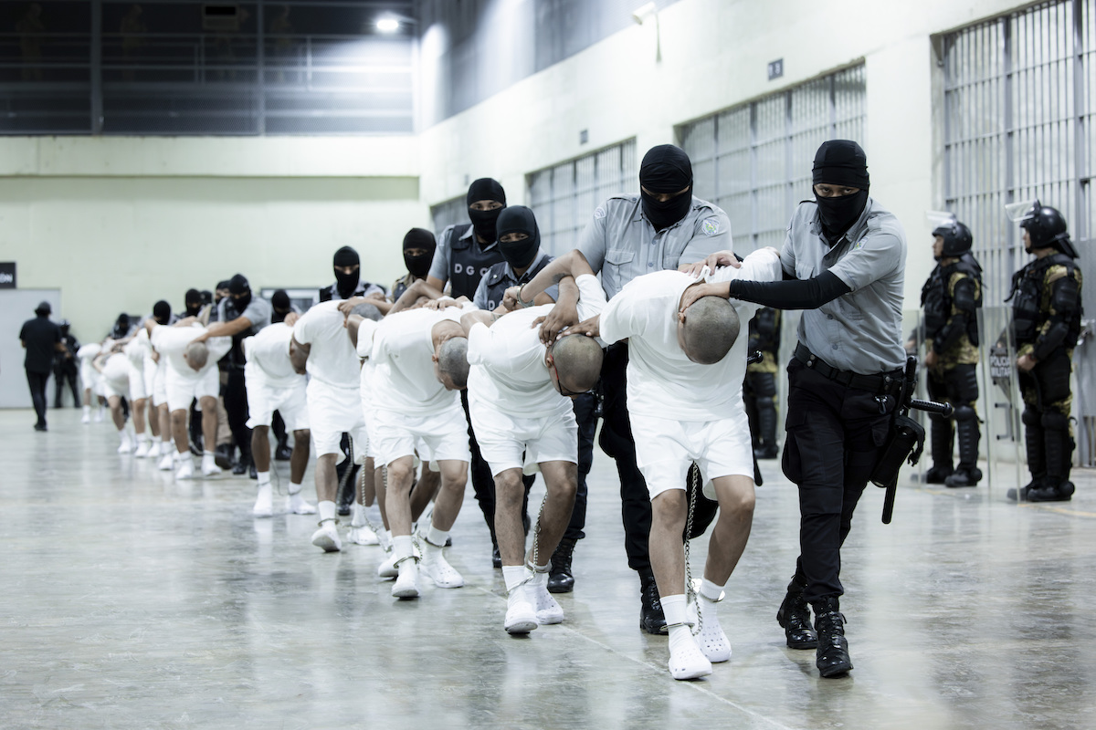 Foto de inmigrantes deportados a El Salvador 03-16-25