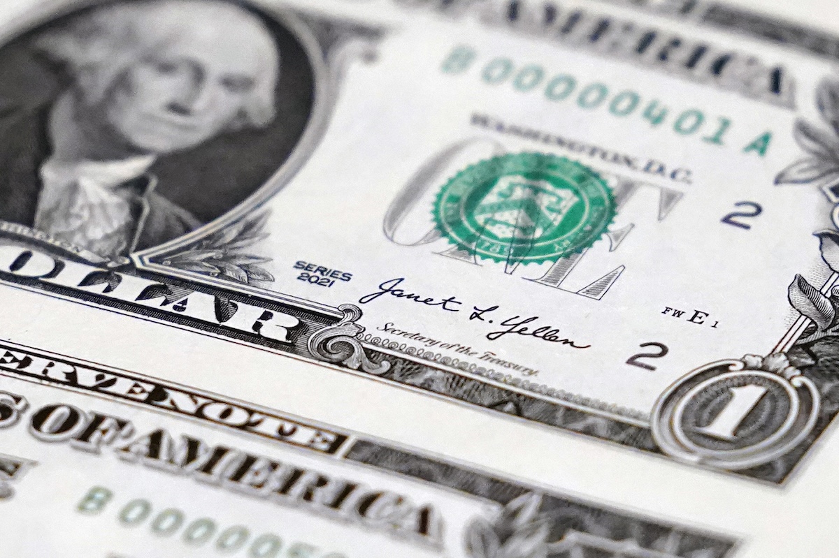 Dollar bills for federal budget story