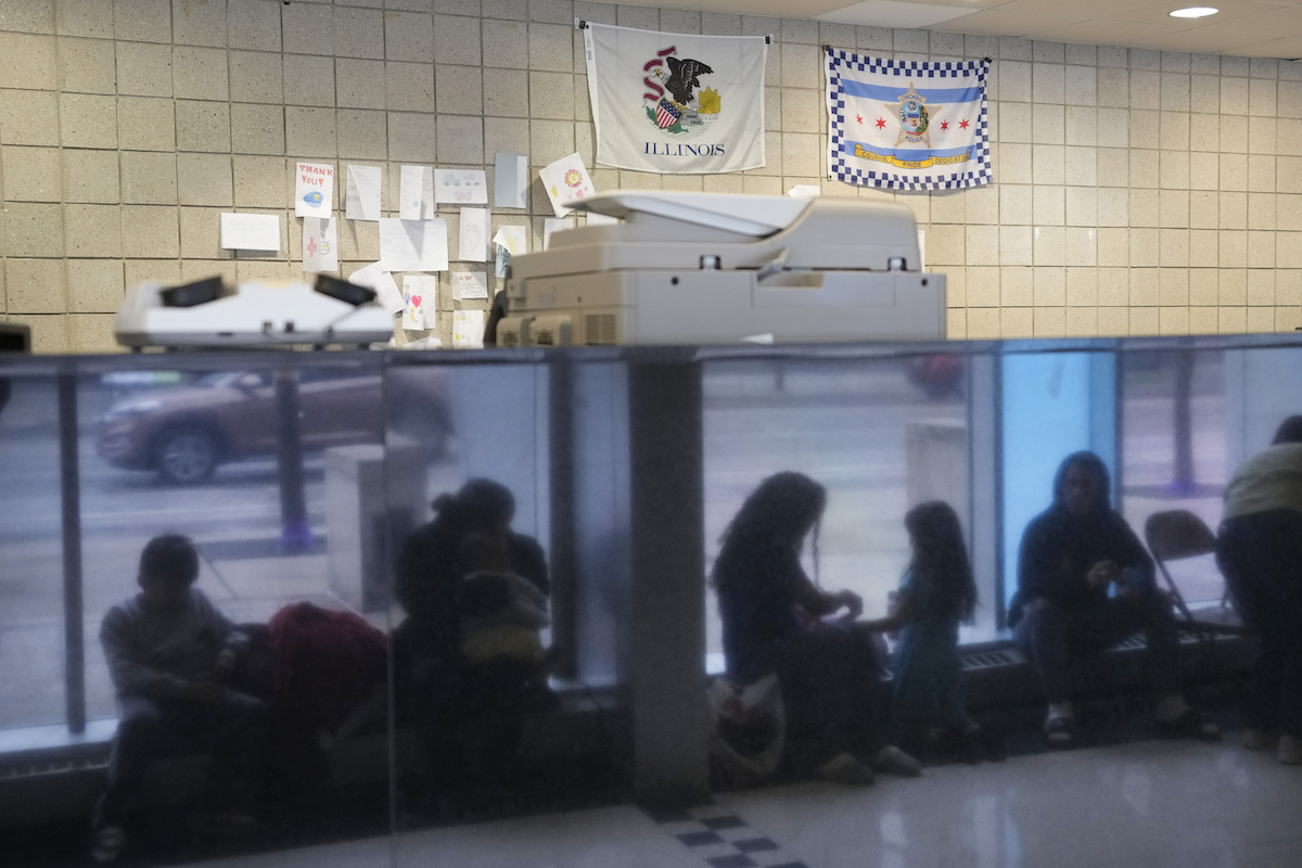 Migrants at police station in Chicago, 5-1-2023