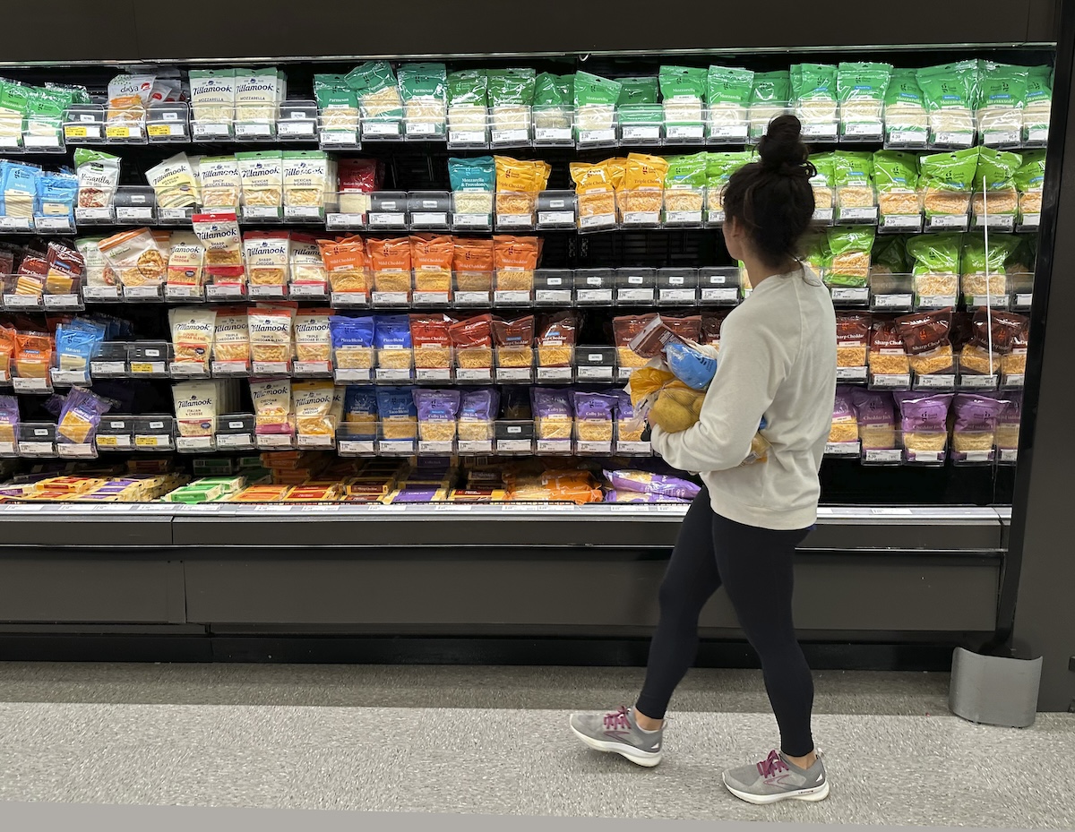 Supermarket shopper for prebunking story