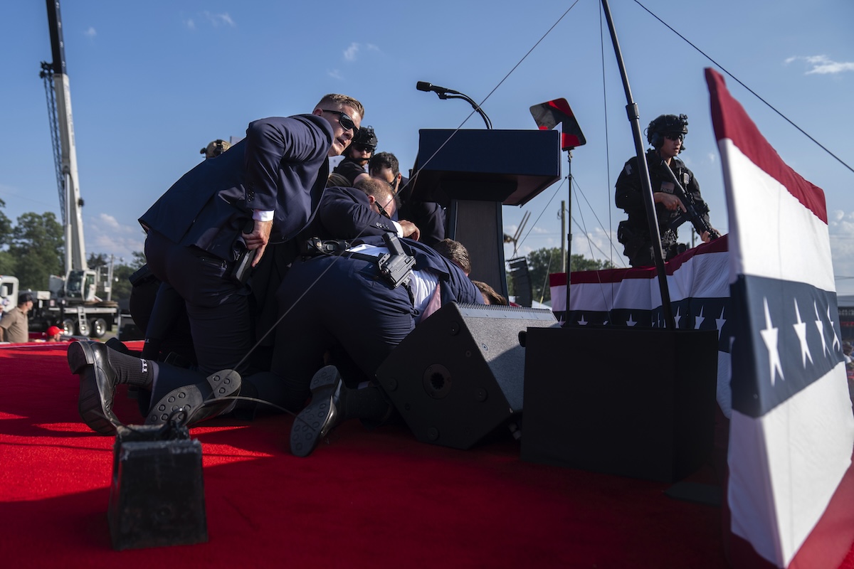 Trump surrounded by secret service after shooting 07-13-2024