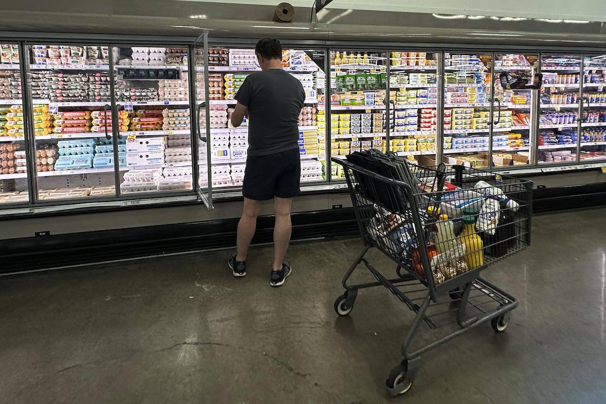 Un comprador en un supermercado de EE.UU.