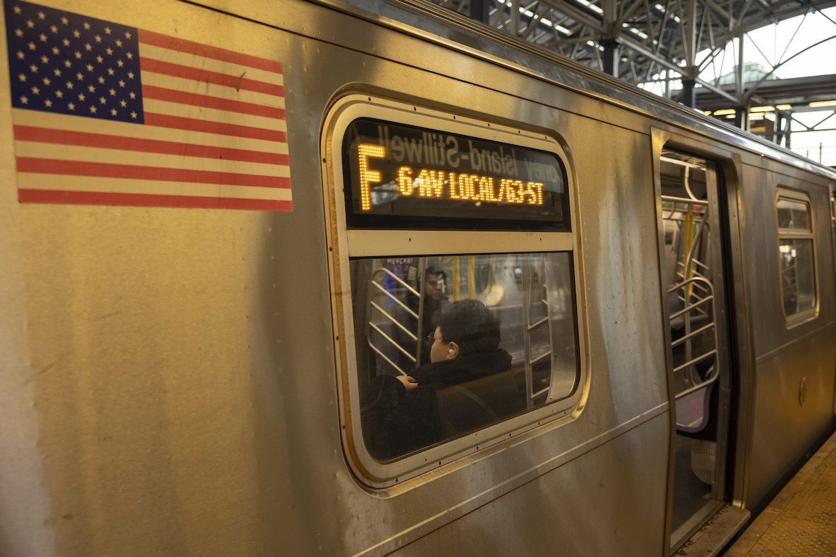 Metro Nueva York Tren F En Espanol