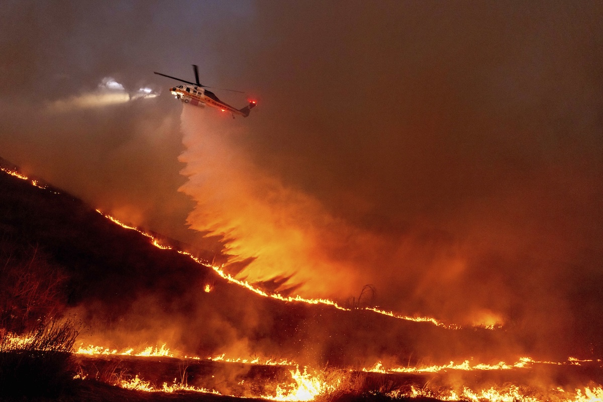 Water dropped on California fires - 01-10-2025