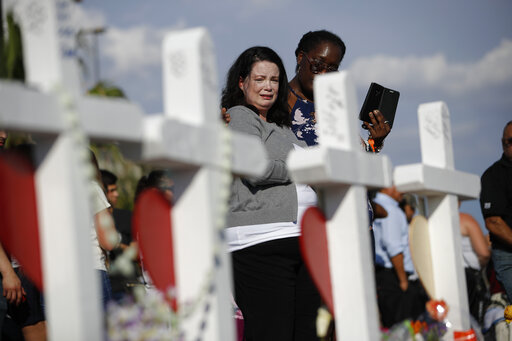 Image accompanying "ICE just rolled up to the school where the families are reunifying after the El Paso shooting to check citizenship papers."