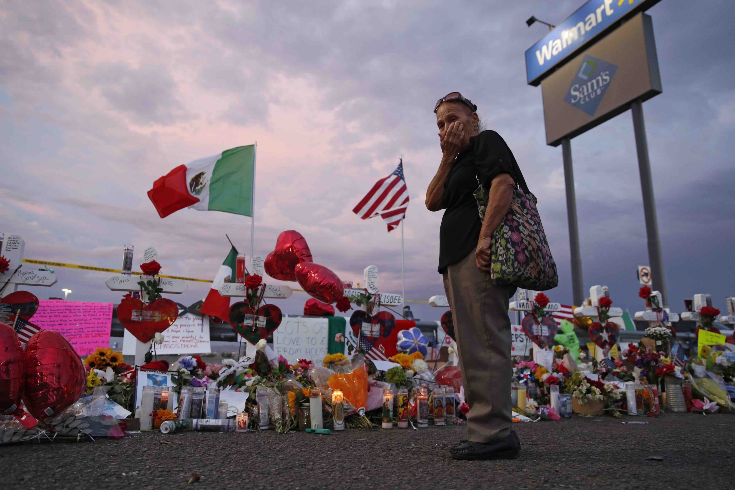 El Paso mourner