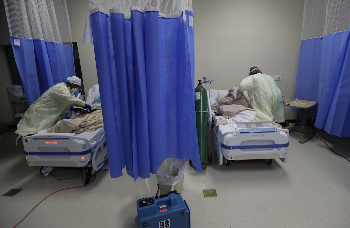 medical personnel look over covid-19 patients in TX july 2020