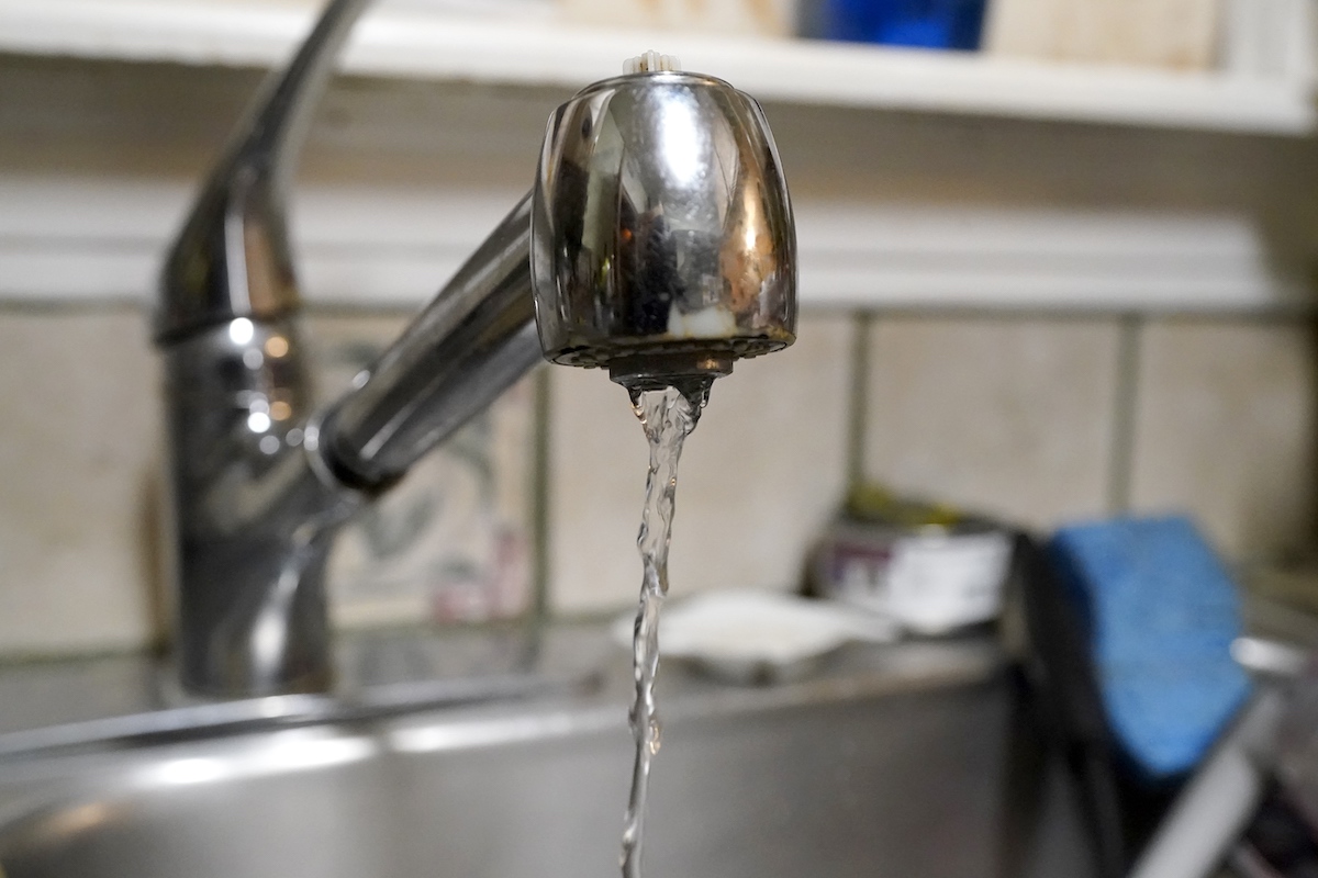 Sink pouring water art