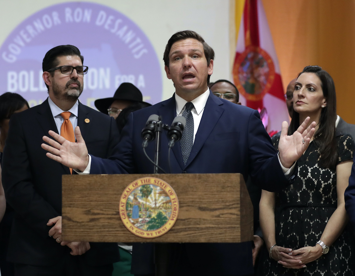 SPANISH - DeSantis firma el proyecto de ley 5-9-19 en Miami Gardens Florida