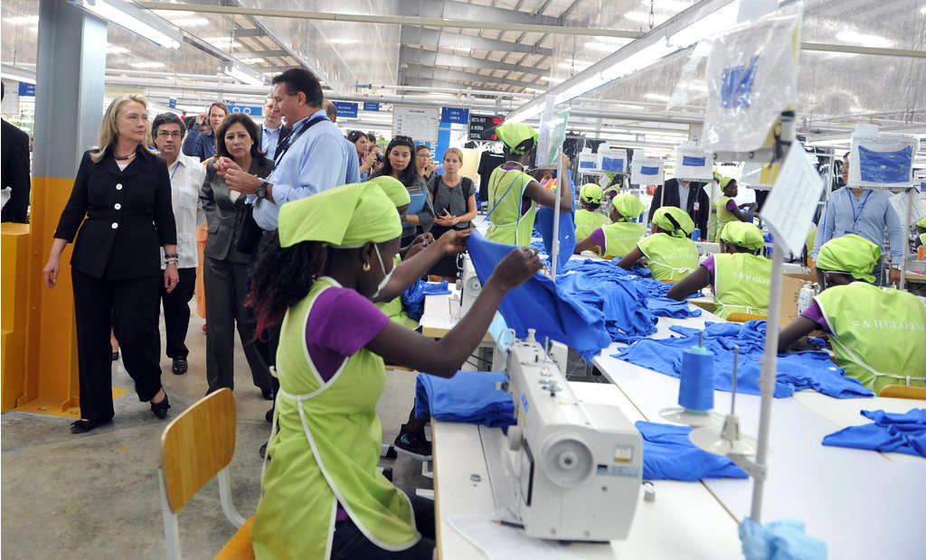 Clinton tours Haiti factory