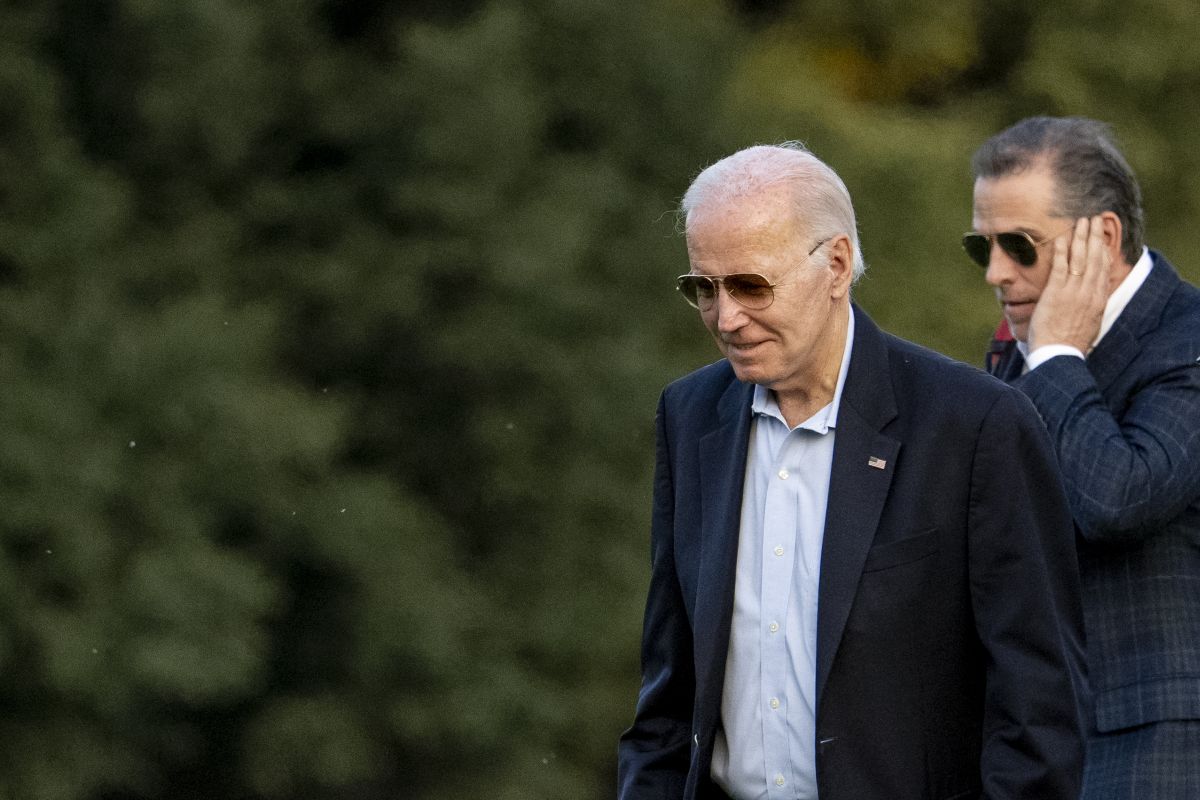 Hunter Biden with Joe and helicopter