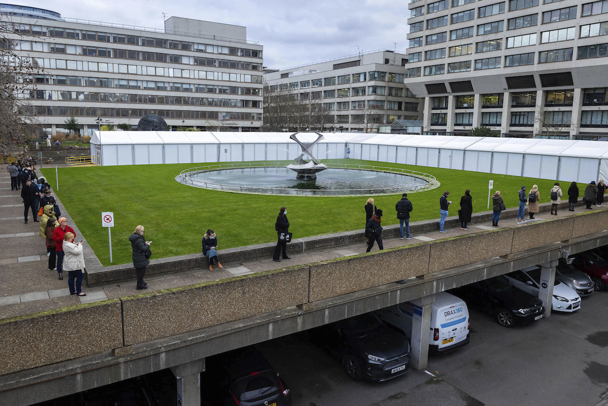 London vaccine queue December 2021