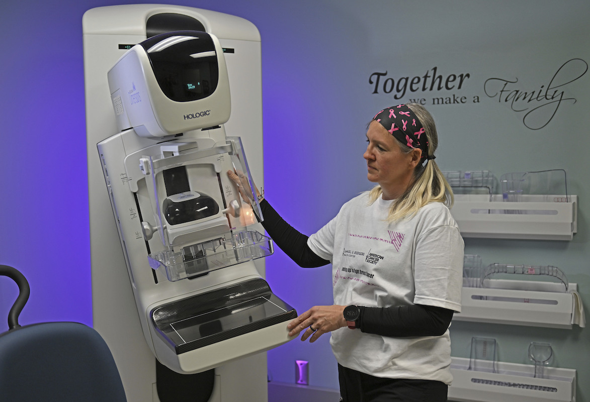 Machine for mammogram screening in Kansas City, MO 2023