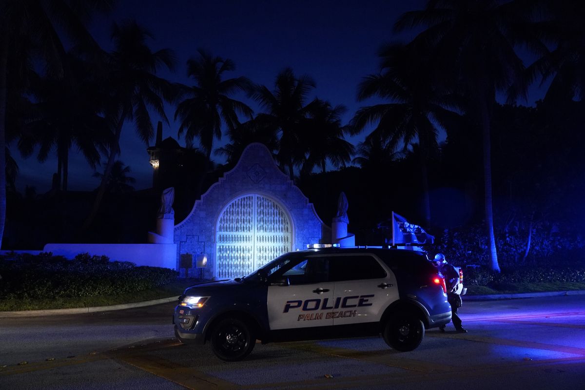 Trump home search-police car