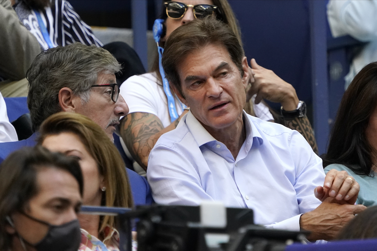 Dr. Oz at a tennis match