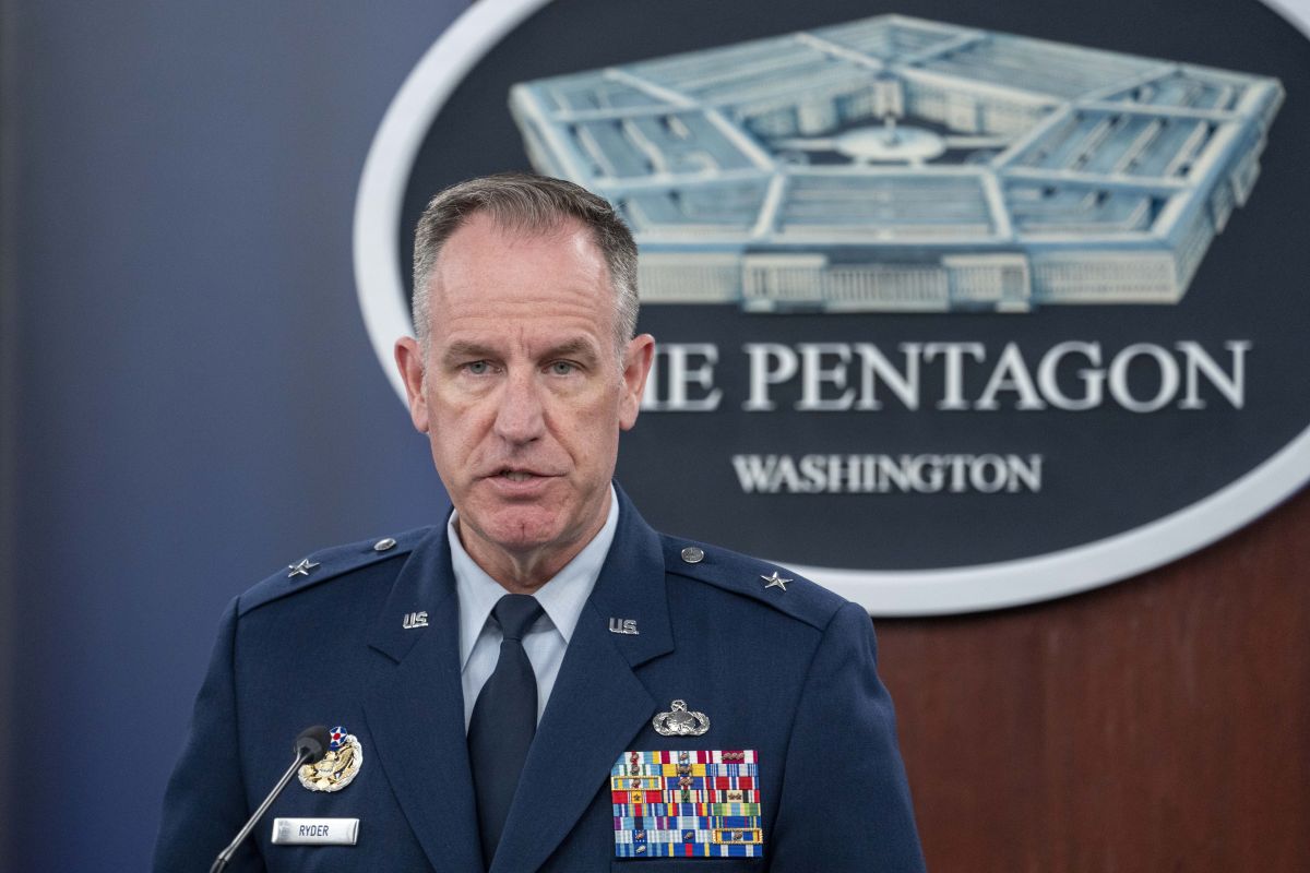 Pentagon briefing on cluster munitions