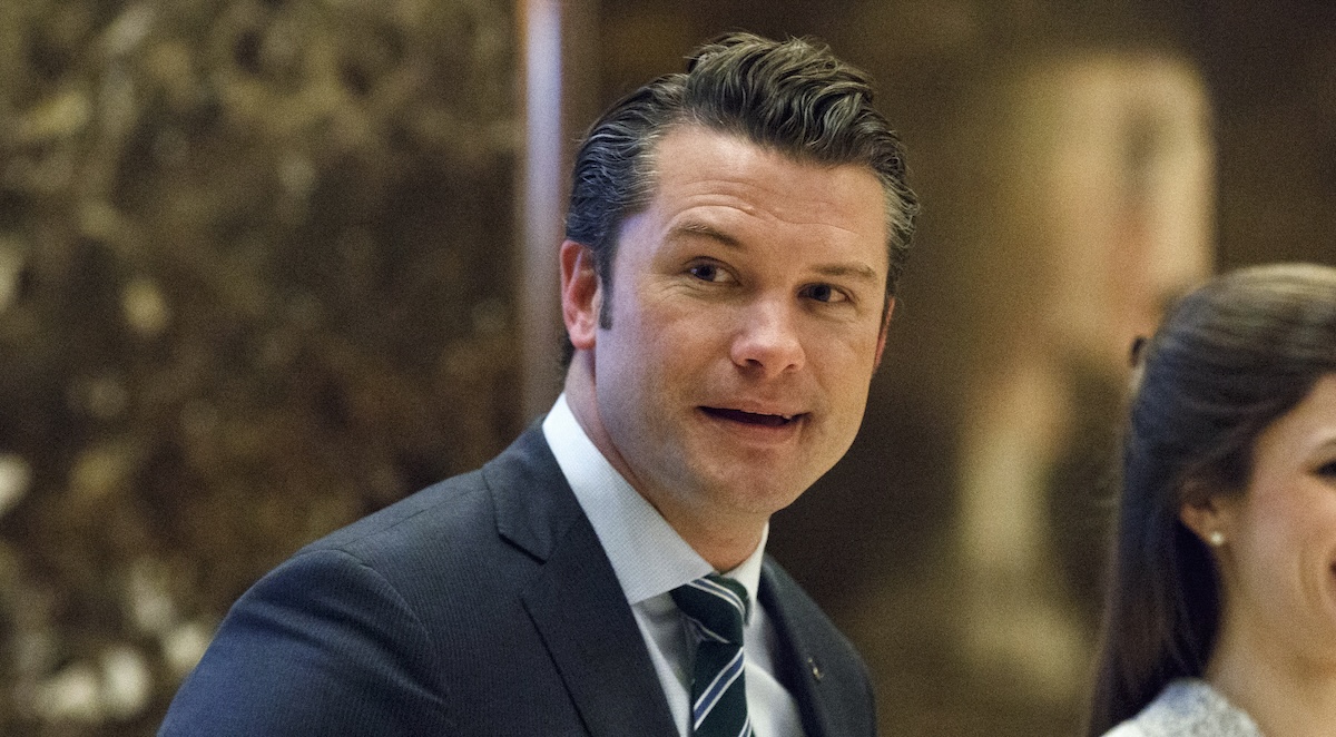 Pete Hegseth walks to meeting with Donald Trump in New York, 12-15-2016