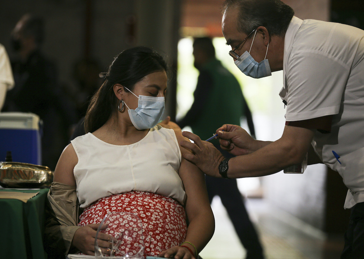Pregnant woman vaccinated