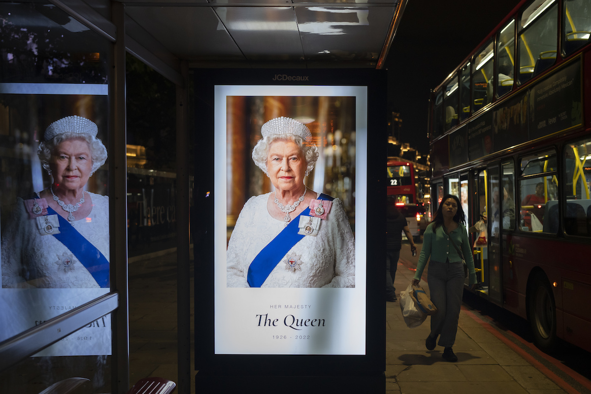 Queen Elizabeth tribute on bust stop Sept. 9
