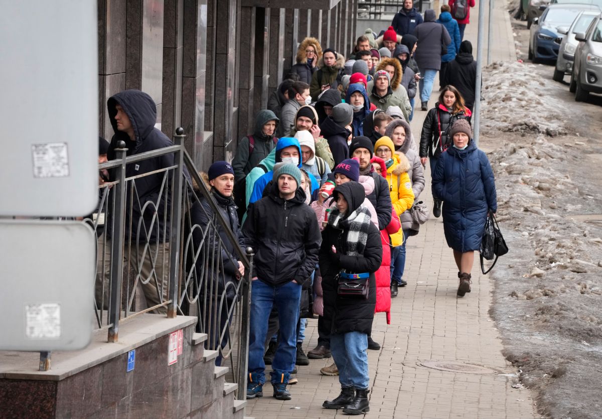 LOTY: ATM withdrawal lines