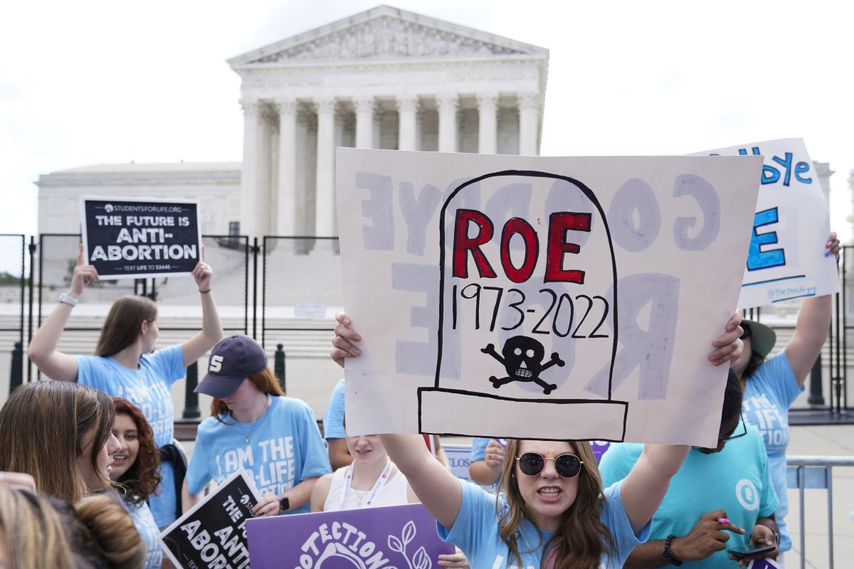 SCOTUS overturns Roe
