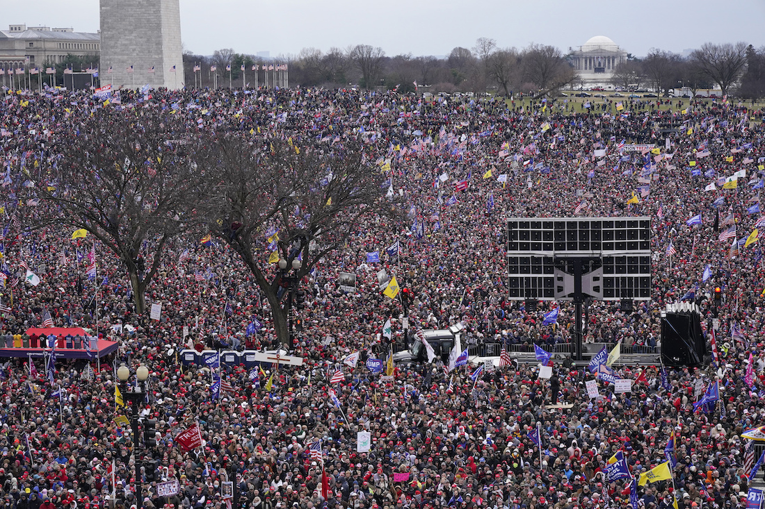 Trump’s False crowd comparison with his Jan. 6 speech and the crowd at ...
