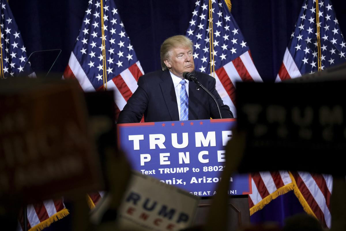 Trump crowd immigration speech AZ
