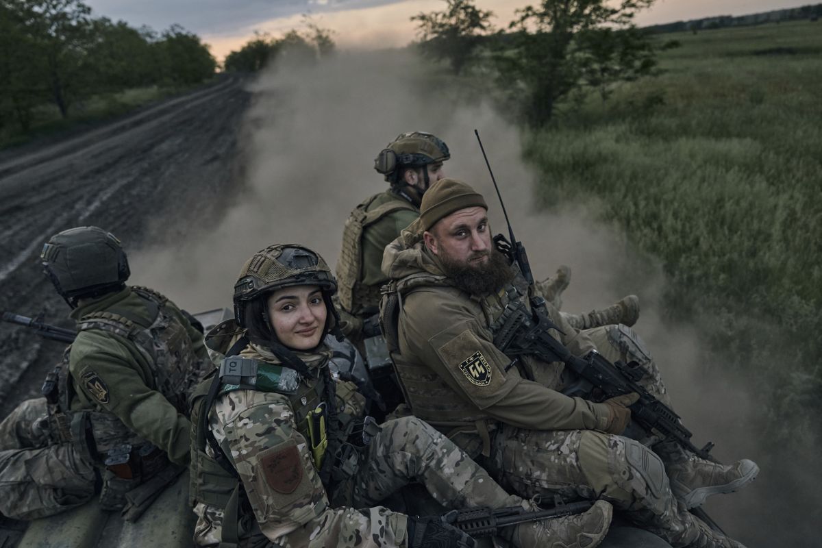 Ukraine troops in Luhansk