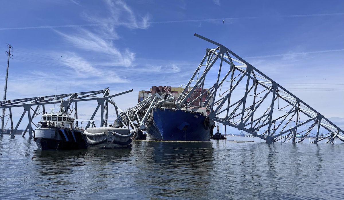 Carguero Dali bajo puente Francis Scott Key Baltimore 3-31-24