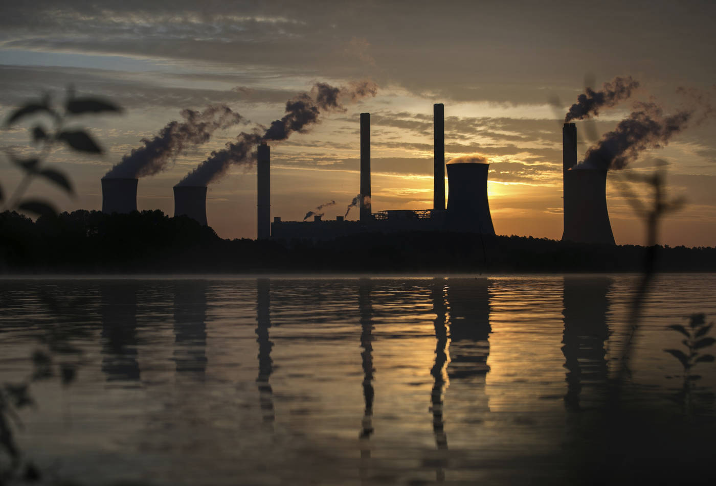 Coal-fired Plant Scherer emitting carbon dioxide