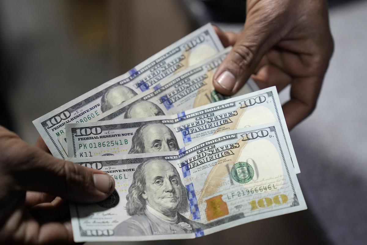 Dolares en efectivo 01/28/2023