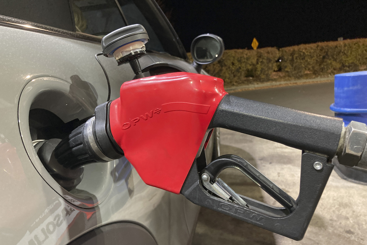 Gas pump nozzle