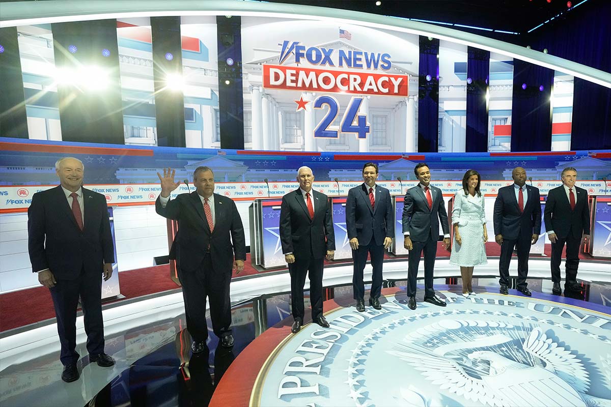 gop field onstage, milwaukee, 8-23-2023
