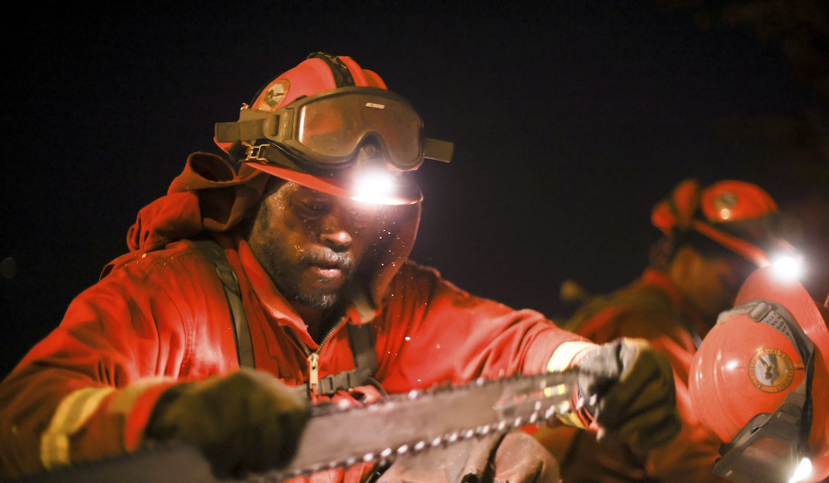 Handcrew fights Palisades Fire, 1-14-2025