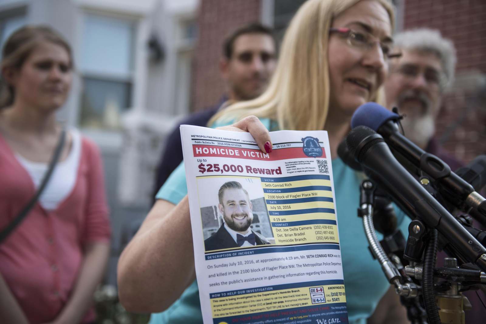 seth rich mother photo