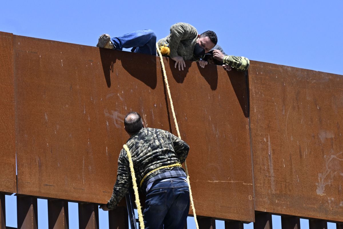 Border crossers for WV