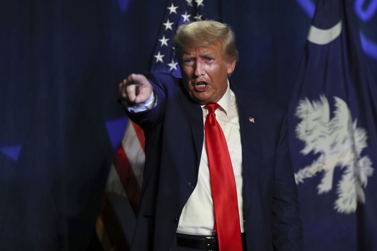 Trump pointing in South Carolina