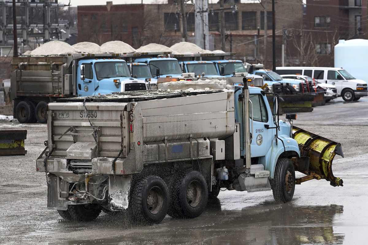 Salt truck in Chicago 02-1-2022