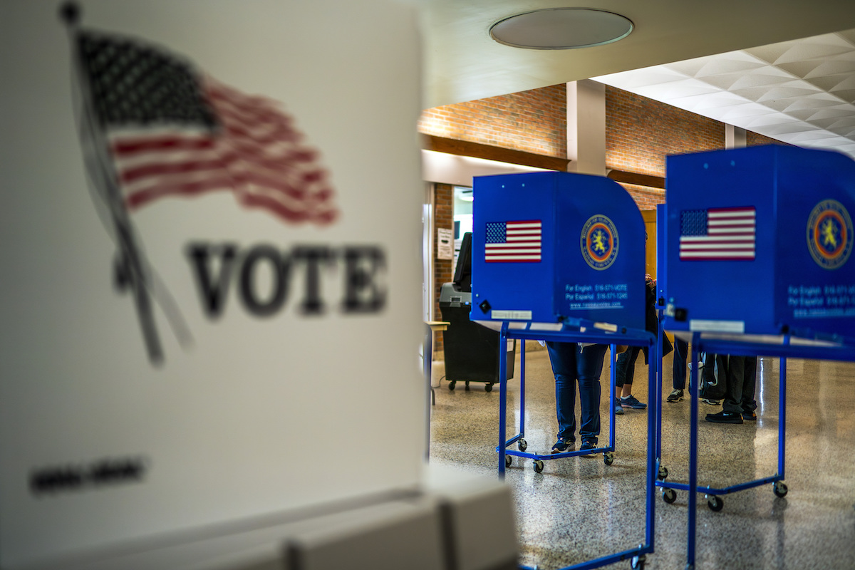 Foto de centro de votación en NY 2024