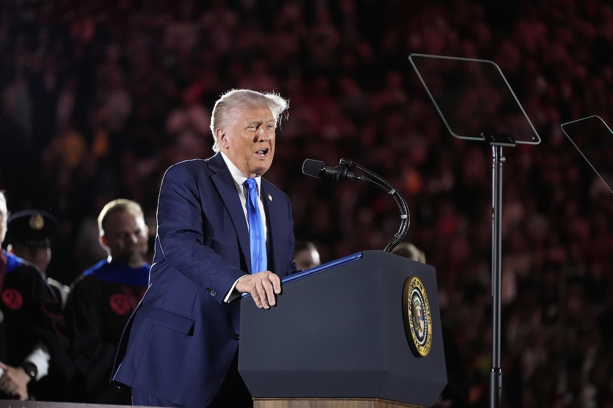 Trump gives University of Alabama commencement 05-01-2025
