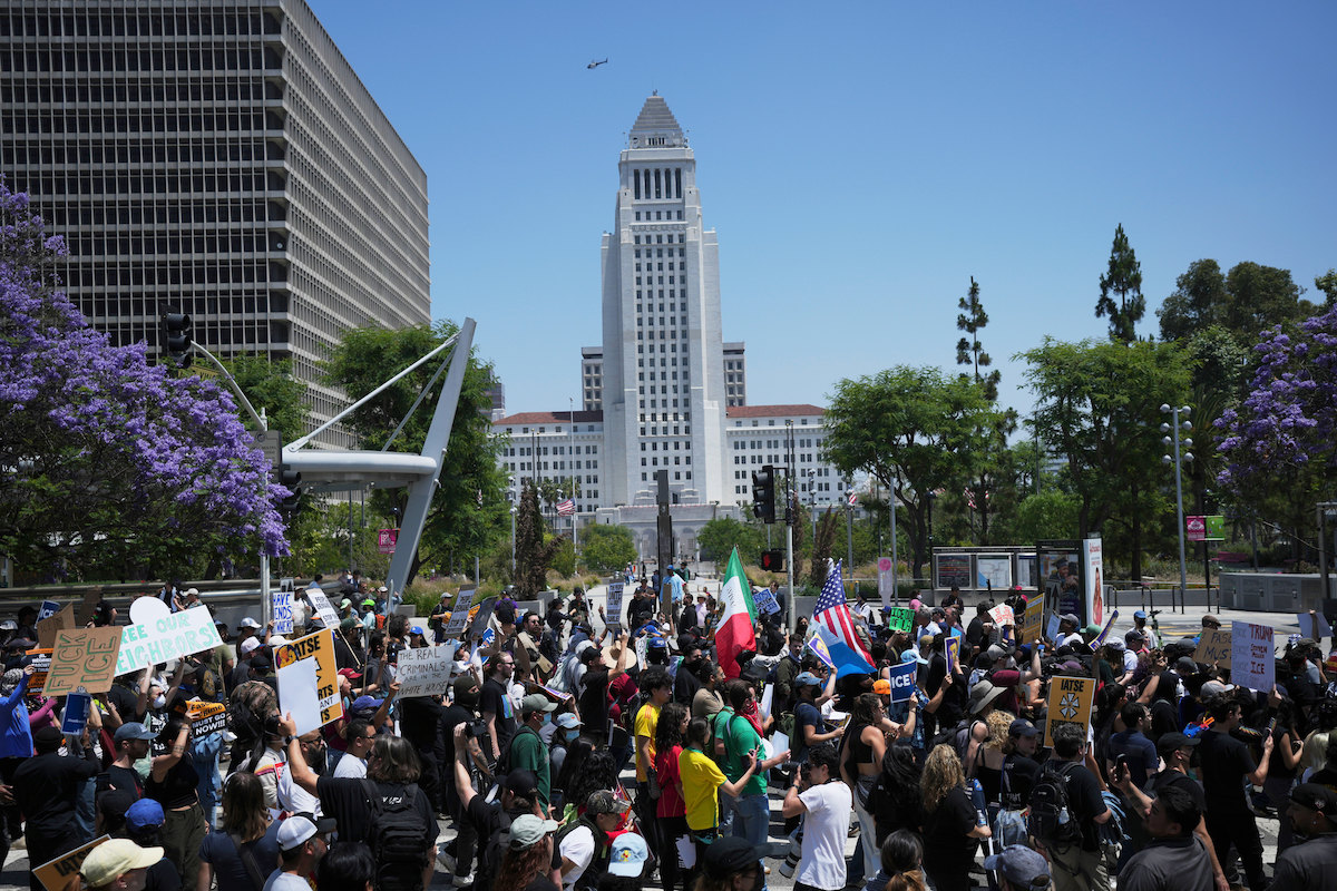 Protester in Los Angeles 06-09-25
