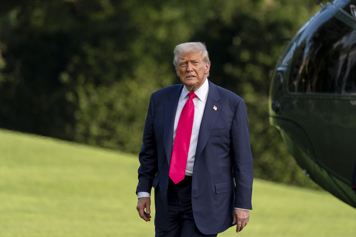 Trump exiting Marine One July 15, 2025