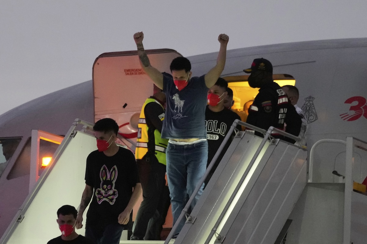 Venezuelan migrants held at CECOT arrive in Venezuela 07-18-25