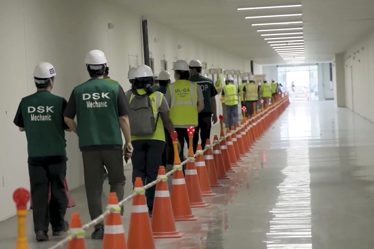 Image of immigration raid at Hyundai plant