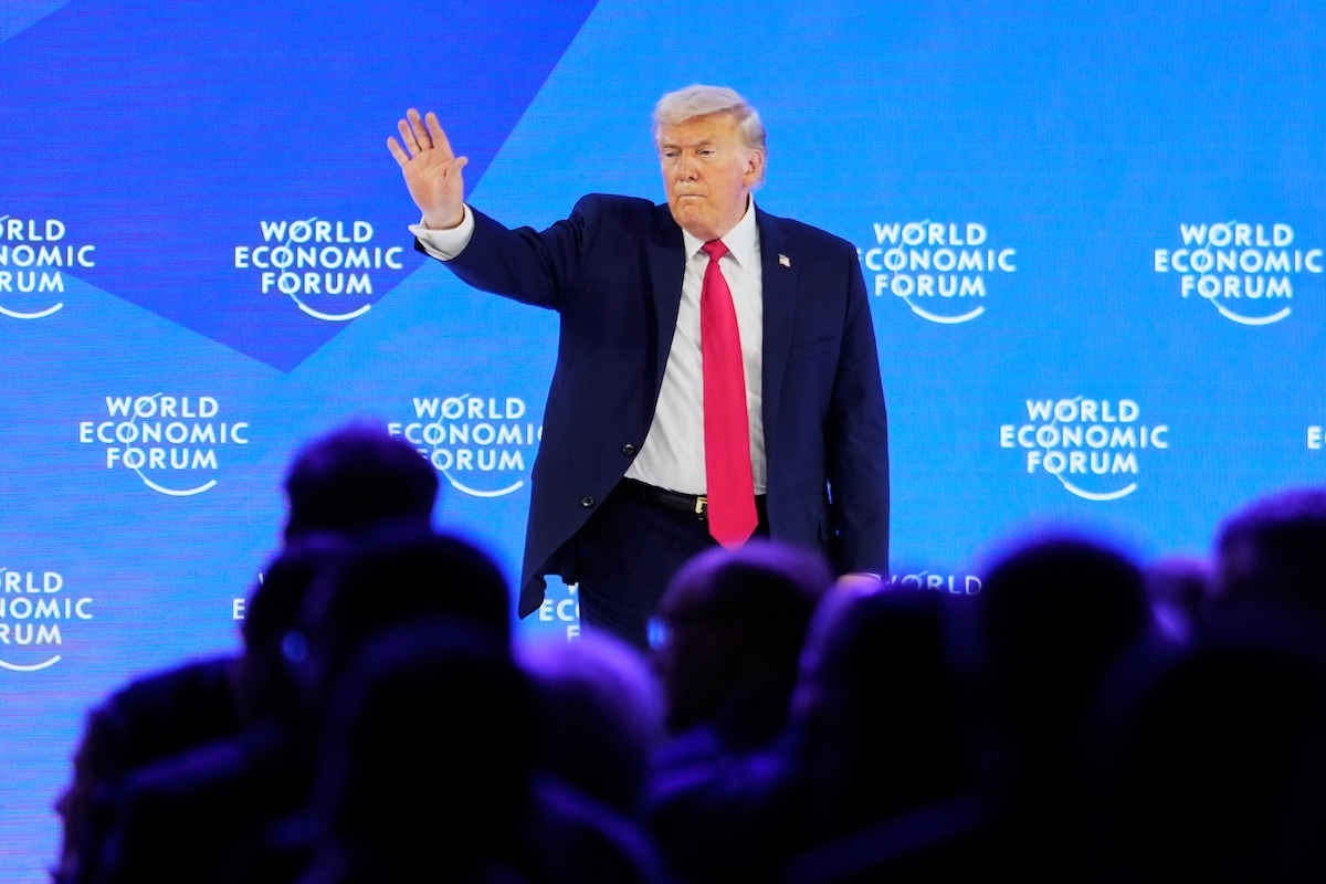 Trump Davos speech waving Jan 2026