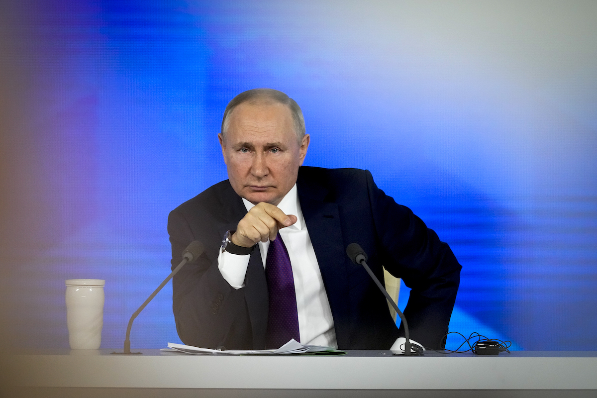 Putin art for Tulsi Gabbard free speech fact-check