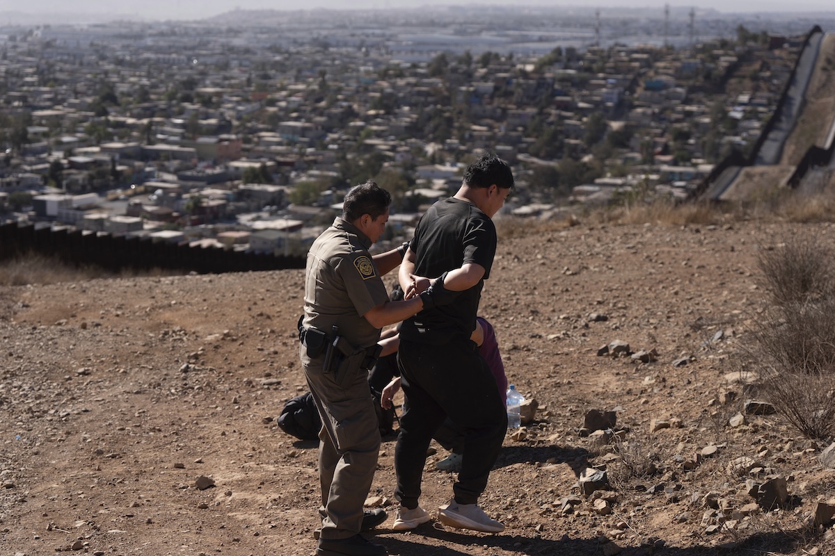 Border Patrol agent arrests man at southern border 01-23-2026