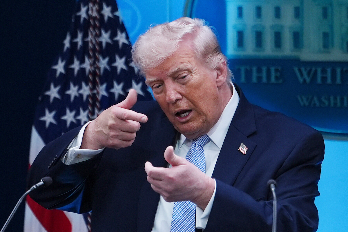 Trump pretends to fire gun at press conference 4-6-26
