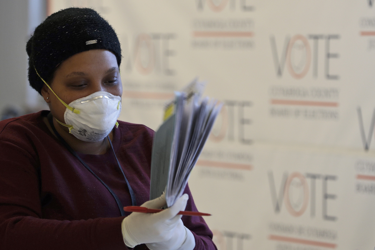 Cleveland Ohio election worker during covid 4-22-20