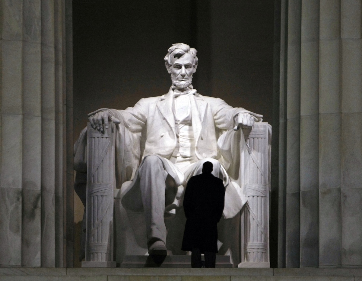 Secret service agent in front of Lincoln memorial 2009